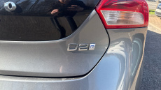 Volvo V40 D2 [122] R DESIGN Edition 5dr Diesel Hatchback